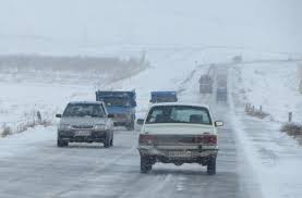بارش برف در محورهای مواصلاتی و لغزنده بودن محورها / ضرورت رعایت احتیاط بیشتر توسط رانندگان