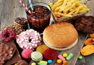 اگر سابقه سرطان در خانواده دارید، دور این ۵ ماده غذایی را خط بکشید