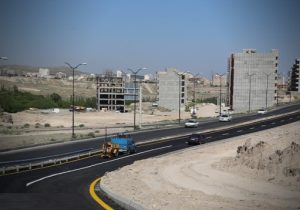 نصب تجهیزات ترافیکی باند انحرافی حد جنوبی پل خلعت پوشان تبریز