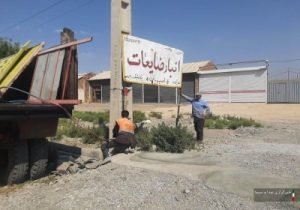 جمع آوری تابلوهای تبلیغاتی از مسیر جاده مراغه