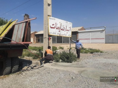 جمع آوری تابلوهای تبلیغاتی از مسیر جاده مراغه