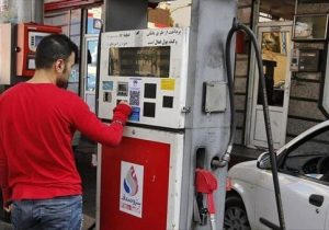 مهاجرانی افزایش ۴۰ درصدی قیمت بنزین را تکذیب کرد