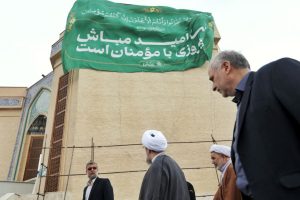 رونمایی از پرچم طرح ملی زندگی با آیه ها در تبریز