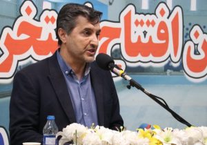 تبدیل زمین‌های خاکی تبریز به چمن مصنوعی