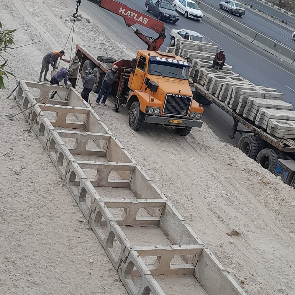 آغاز نصب فلاورباکس در اتوبان شهید کسائی