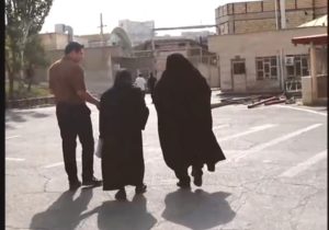 خانه دوباره روشن شد / آزادی مادر سالخورده از پشت میله‌های زندان