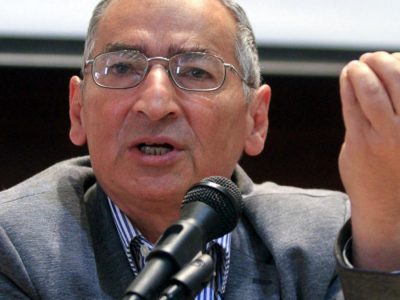 صادق زیباکلام: مردم حدود ۳ دهه است که حرف حکومت را باور نمیکنند