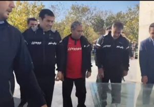 ادای احترام وزیر ورزش و جوانان به مقام والای شهدا