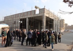 زمین چمن مصنوعی ۷۵۰۰ مترمربعی “شهدای اقتدار” به بهرهبرداری رسید/ کاشت نهال توسط خبرنگاران تبریزی