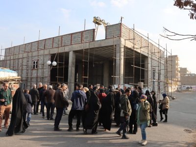 زمین چمن مصنوعی ۷۵۰۰ مترمربعی “شهدای اقتدار” به بهرهبرداری رسید/ کاشت نهال توسط خبرنگاران تبریزی