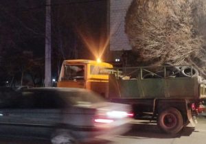 جمع آوری تایرهای لاستیکی فرسوده از سطح شهر تبریز در آستانه سال جدید