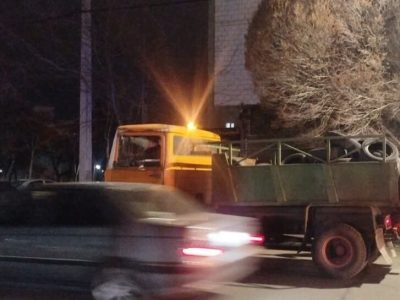 جمع آوری تایرهای لاستیکی فرسوده از سطح شهر تبریز در آستانه سال جدید
