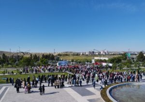 برگزاری همایش صبح و نشاط در تبریز با پخش زنده از شبکه سه سیما / اهدای دوچرخه و جوایز ارزنده به شرکتکنندگان