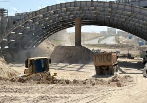 تداوم عملیات اجرایی اتصال پل سردار خرم به میدان بسیج در اراضی دانشگاه تبریز
