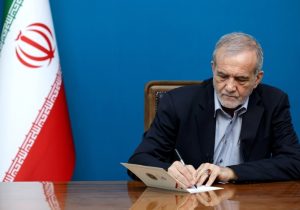 بر دست نیروهای مسلح و مدافعان غیور وطن بوسه میزنم