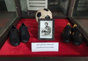 اهدای یادگارهای دروازه بان فقید تراکتورسازی به موزه فوتبال آذربایجان
