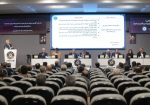 طرح چالشهای تجارت خارجی در نشست فعالان اقتصادی آذربایجانشرقی با رئیسکل گمرک ایران