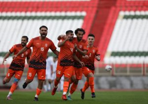 بازگشت جانانه کاراگستر دردل باران وتگرگ