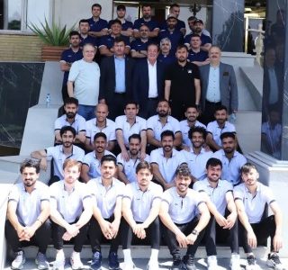 حضور روحیهبخش مالک باشگاه در اردوی کاراگستر پیش از دیدار با نساجی