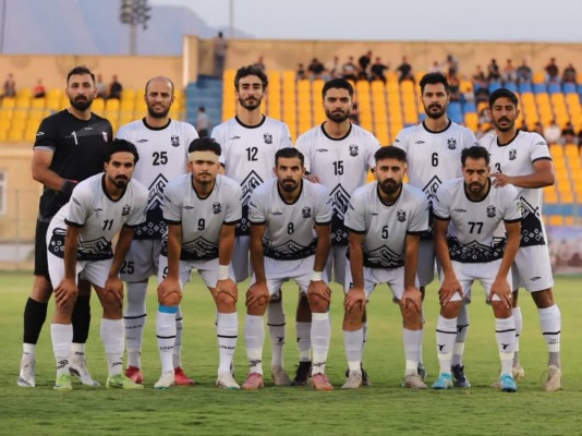 بازی در لبه پرتگاه؛ ایستادگی وبقا در دل کویر بازی در لبه پرتگاه؛ ایستادگی وبقا در دل کویر